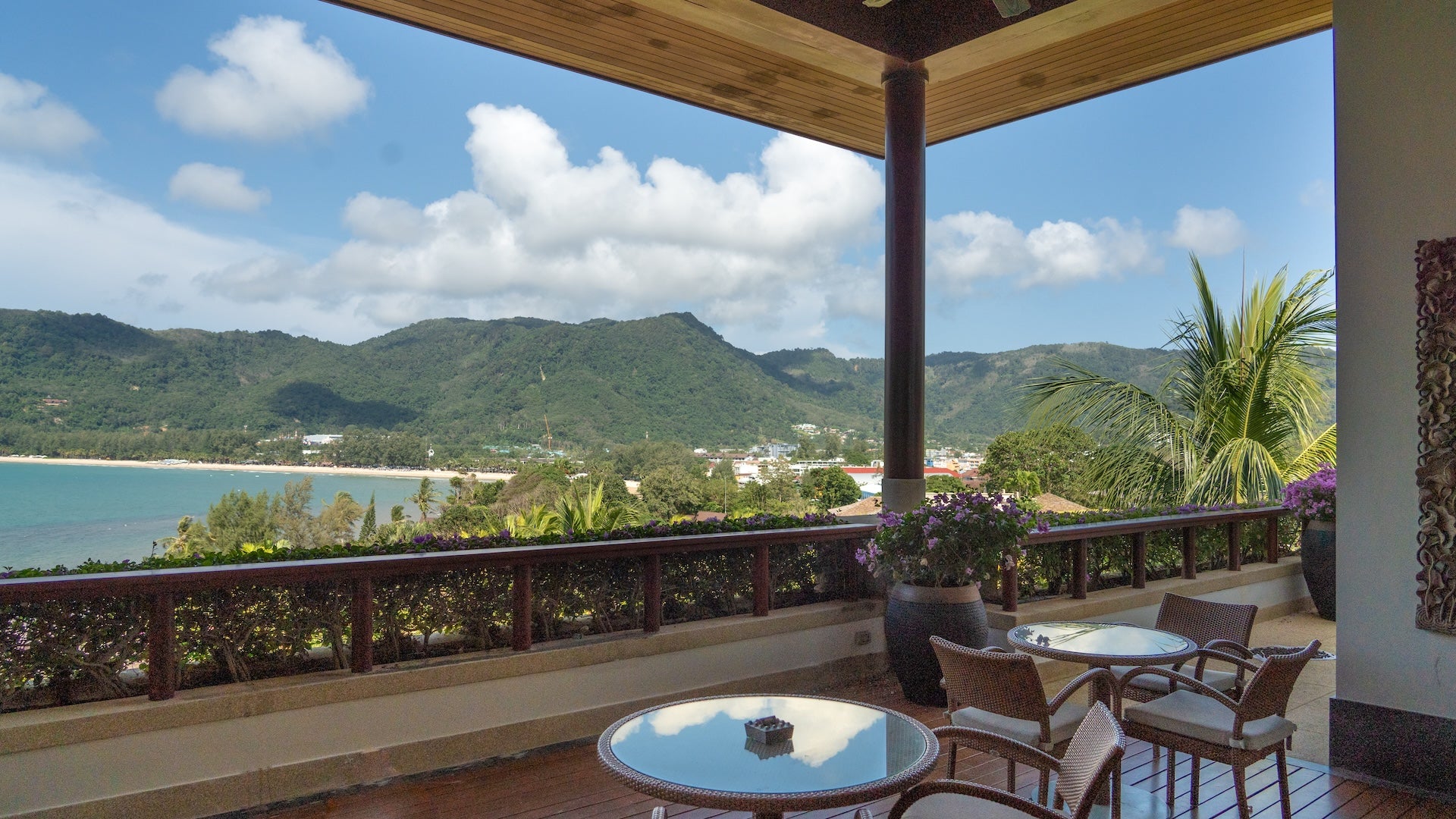 4-Bedroom Penthouse Jacuzzi Suite